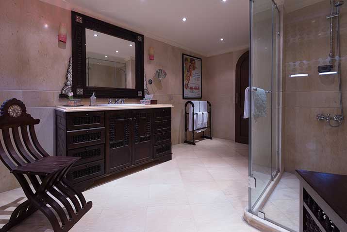 Cinema suite bathroom